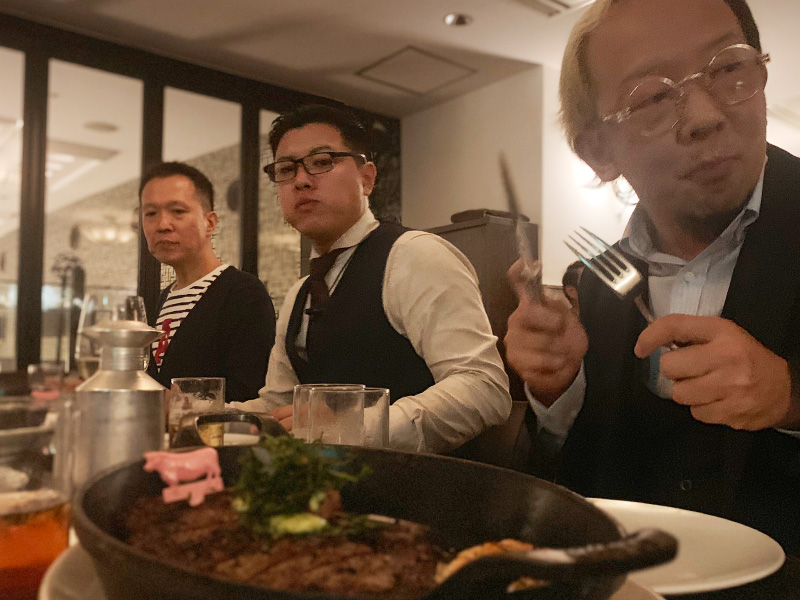 BLTで納会(食事風景3)