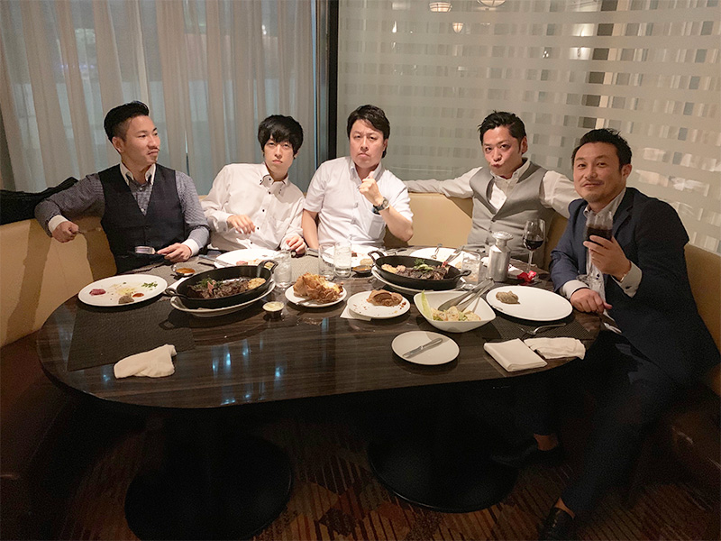 BLTで納会(食事風景2)